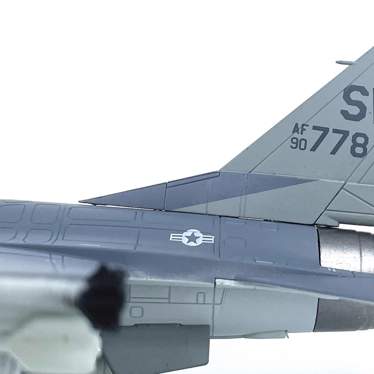 F-16D Falcon Jet Fighter Aircraft Diecast Model 1:72 Scale Alloy 21cm Length
