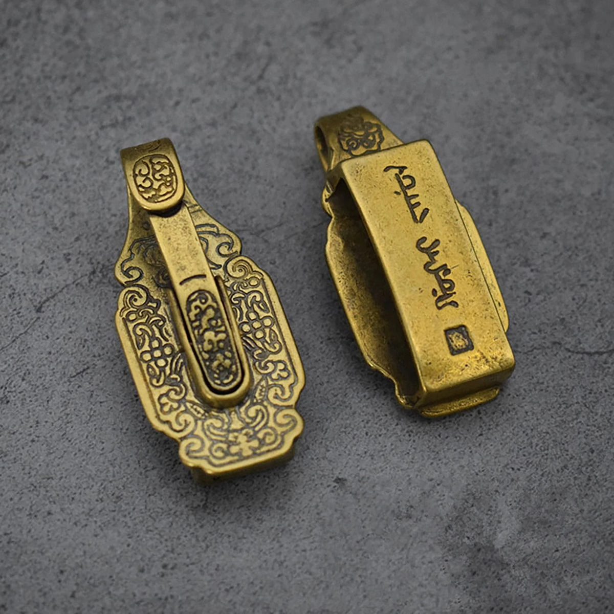 2 PCS/Set Retro Brass Waist Belt Clip Keychain Elegant Decoration Accessories