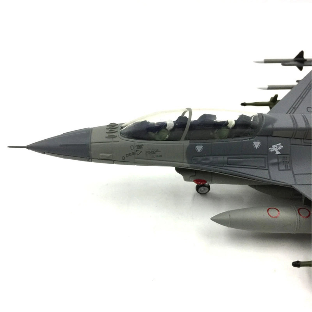 Amer Com 1/72 Singapore Air Force F-16D Fighting Falcon D Block-52 Model Display