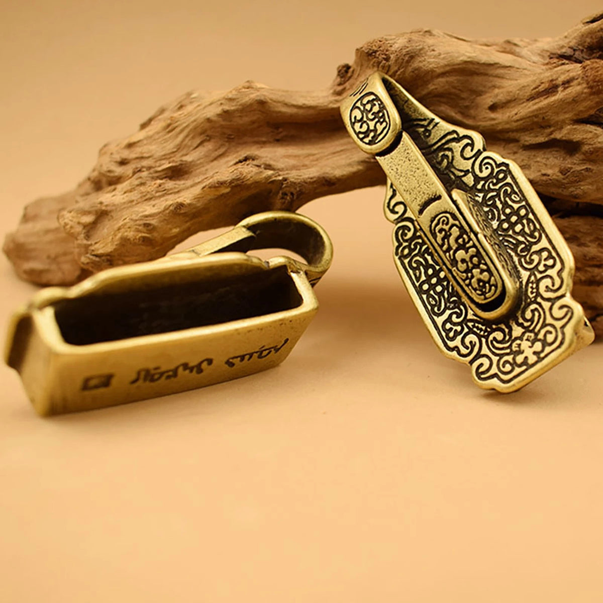 2 PCS/Set Retro Brass Waist Belt Clip Keychain Elegant Decoration Accessories