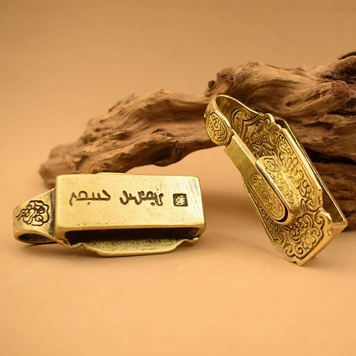 2 PCS/Set Retro Brass Waist Belt Clip Keychain Elegant Decoration Accessories