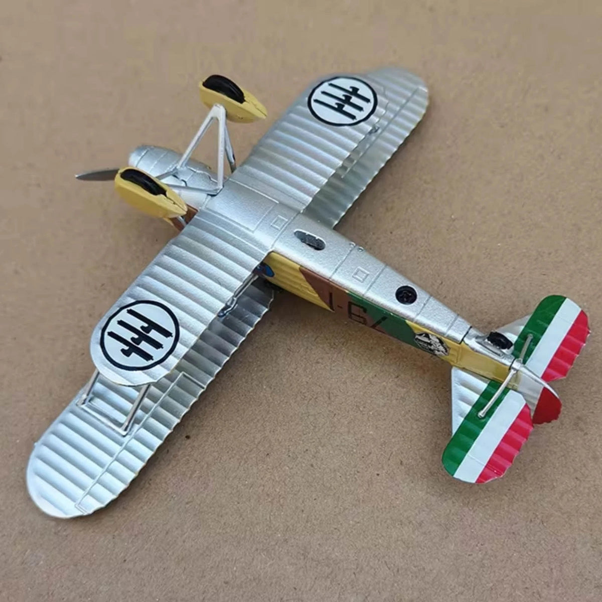 Italian FIAT CR.32 Freccia Biplane Fighter 1/72 Scale Alloy Model Toy with Stand