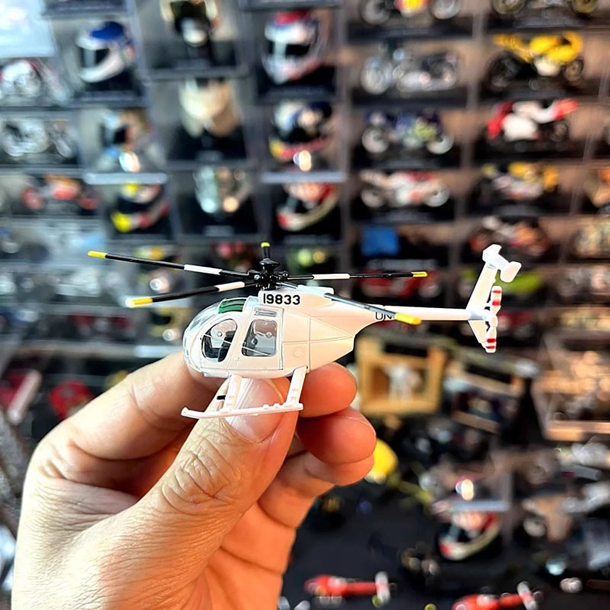 1PCS 2.8in US Army MH-6 Little Bird Helicopter Finished Model Toy Gift Kit