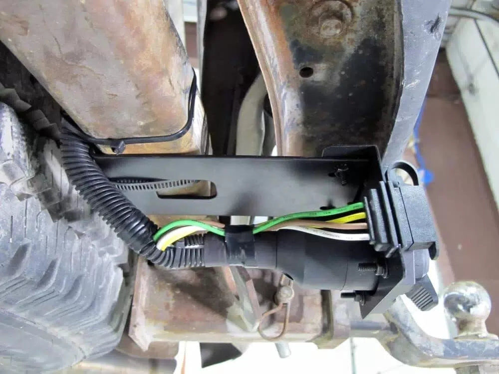 MECMO Multi-Tow 4-Way Flat to 7-Way RV Blade and Female End... [8]