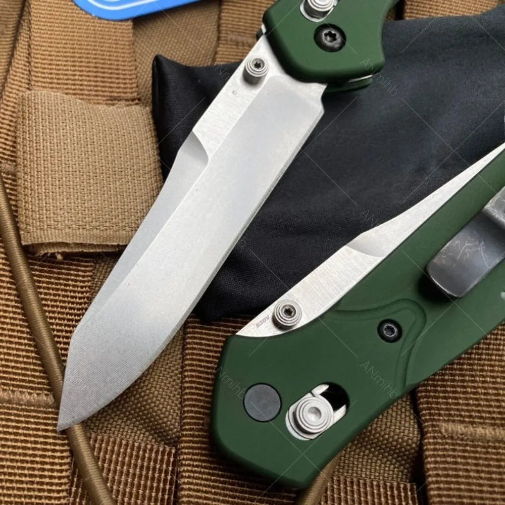 BM940 Green  Axis Lock Folder Green Aluminum Body W/ S30V Stonewashed Plain Edge Blade
