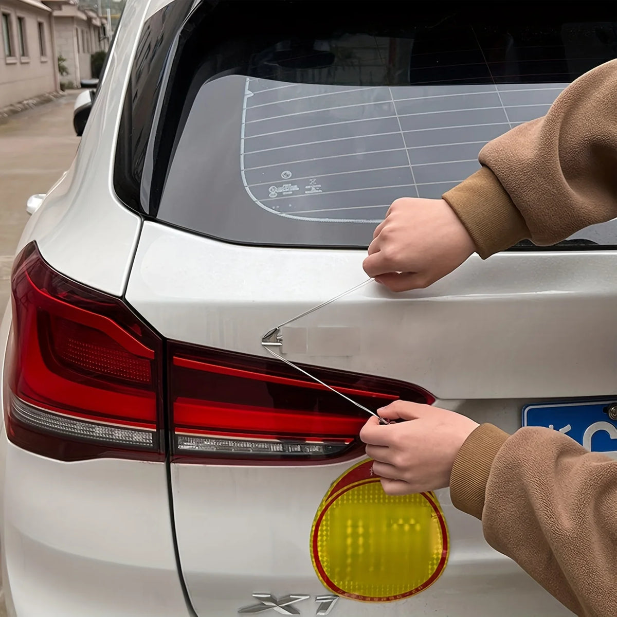 Car Emblem Removal Tool - No-Scratch Pry Kit for Safe Removal of Car Logos