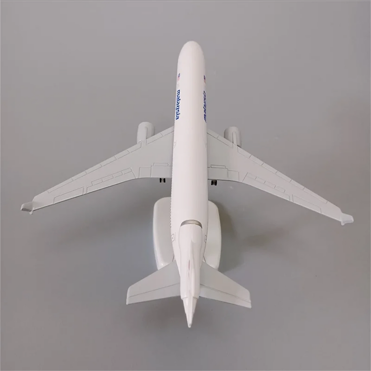 1:400 Malaysia MD11 MD-11 Airplane Alloy Model Souvenir Static Display Gift F