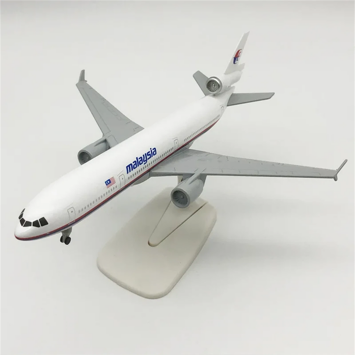 1:400 Malaysia MD11 MD-11 Airplane Alloy Model Souvenir Static Display Gift F