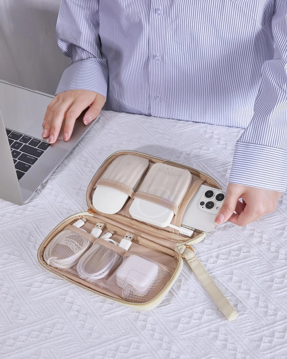 BAGSMART Cord Organizer Travel Cable Small, Single Layer Quilted Beige