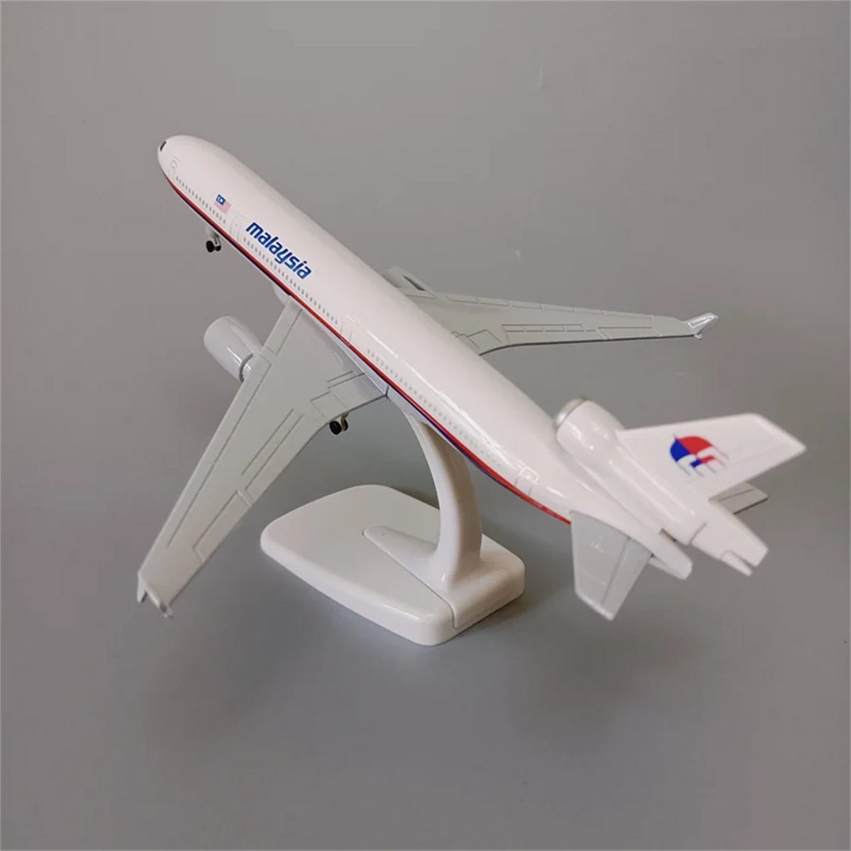 1:400 Malaysia MD11 MD-11 Airplane Alloy Model Souvenir Static Display Gift F