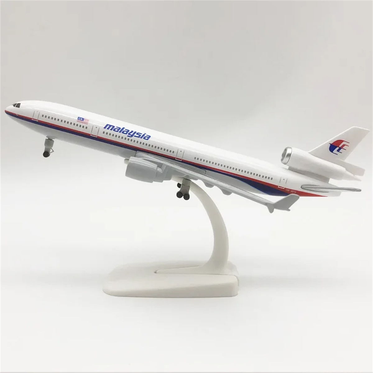1:400 Malaysia MD11 MD-11 Airplane Alloy Model Souvenir Static Display Gift F