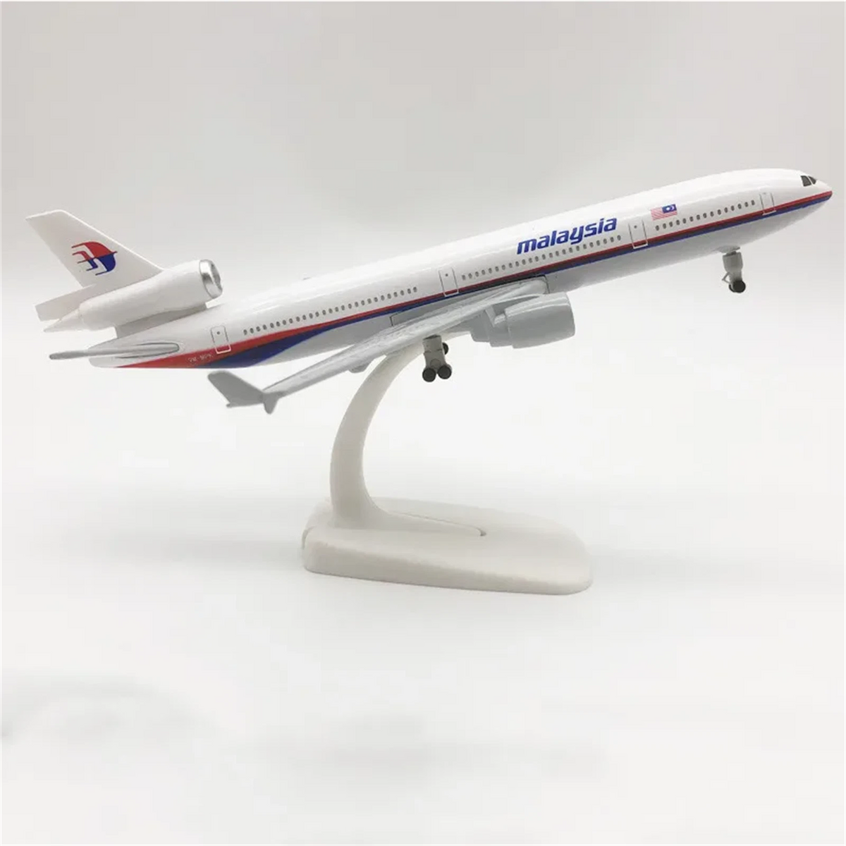 1:400 Malaysia MD11 MD-11 Airplane Alloy Model Souvenir Static Display Gift F