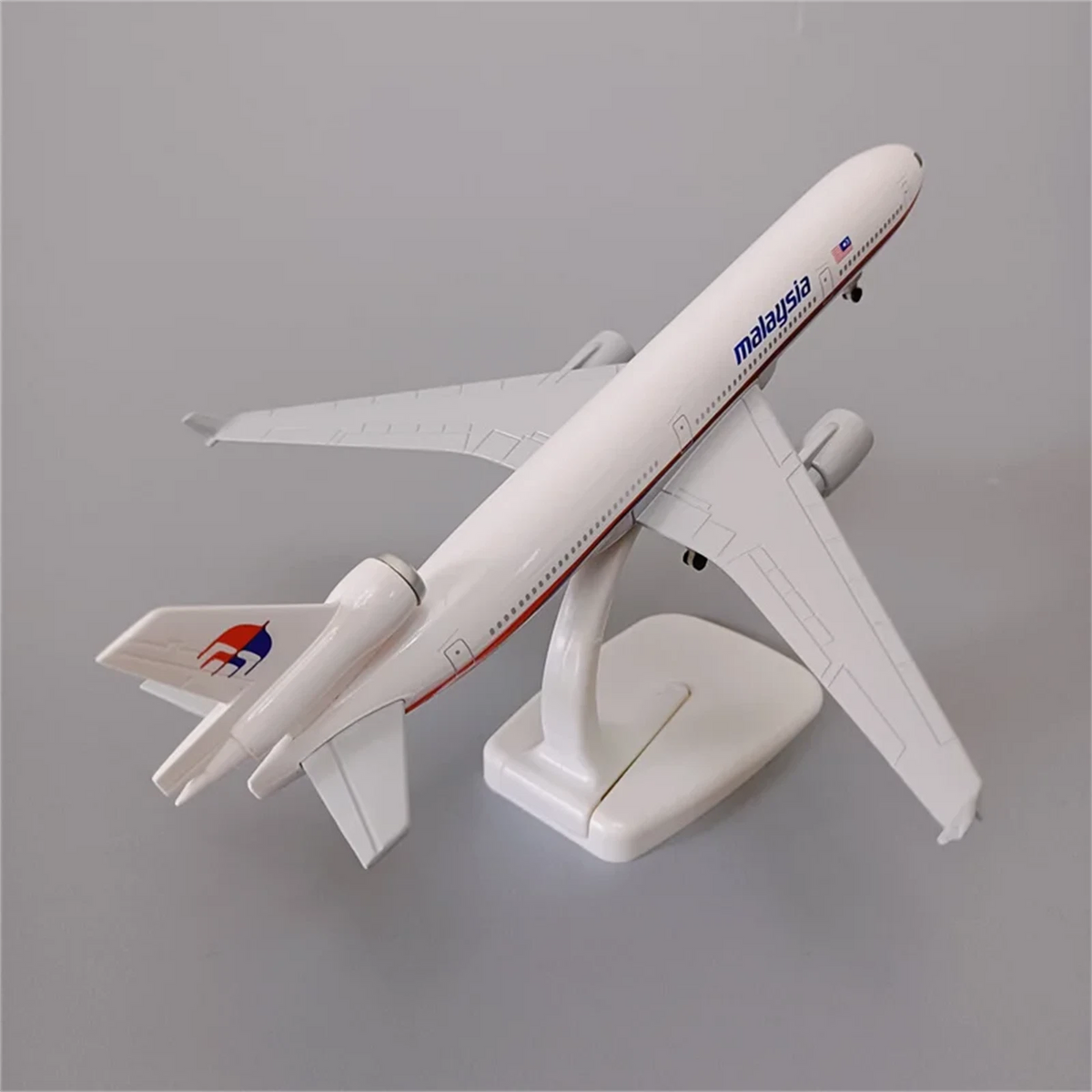 1:400 Malaysia MD11 MD-11 Airplane Alloy Model Souvenir Static Display Gift F