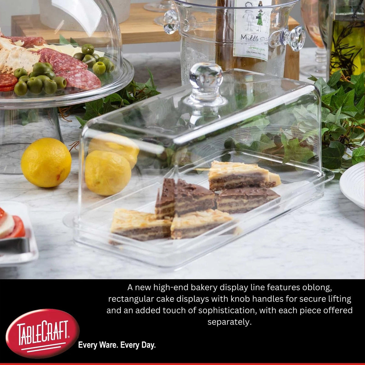 TableCraft 11886 Clear Rectangular Cake 14.7 by 7.25,