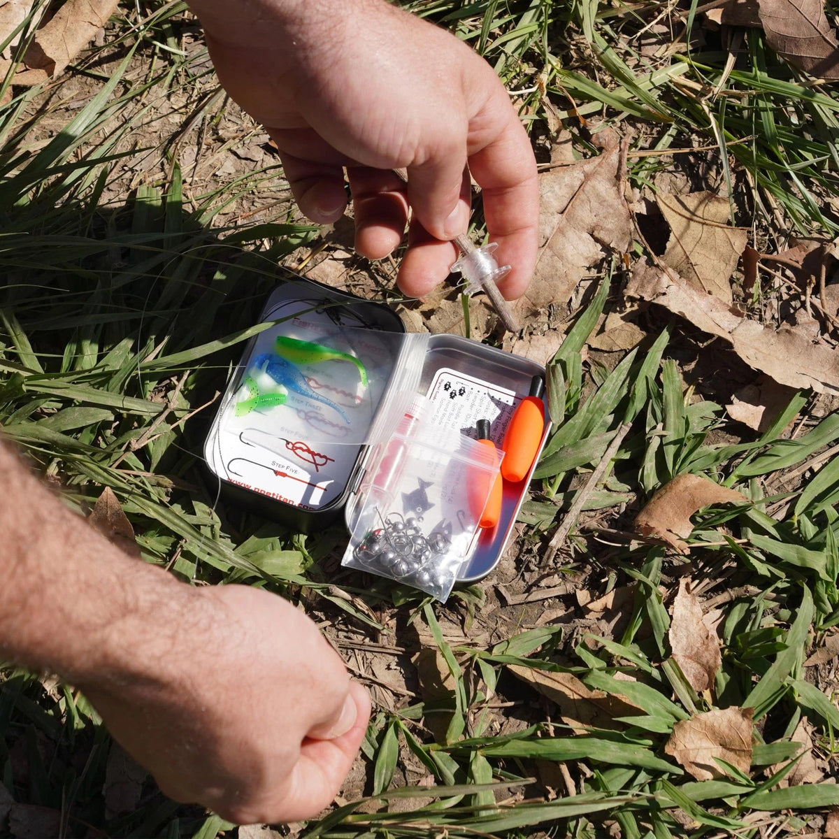 TinTackle Pro – Compact Survival Fishing Kit with Mini Finger Reel | silver