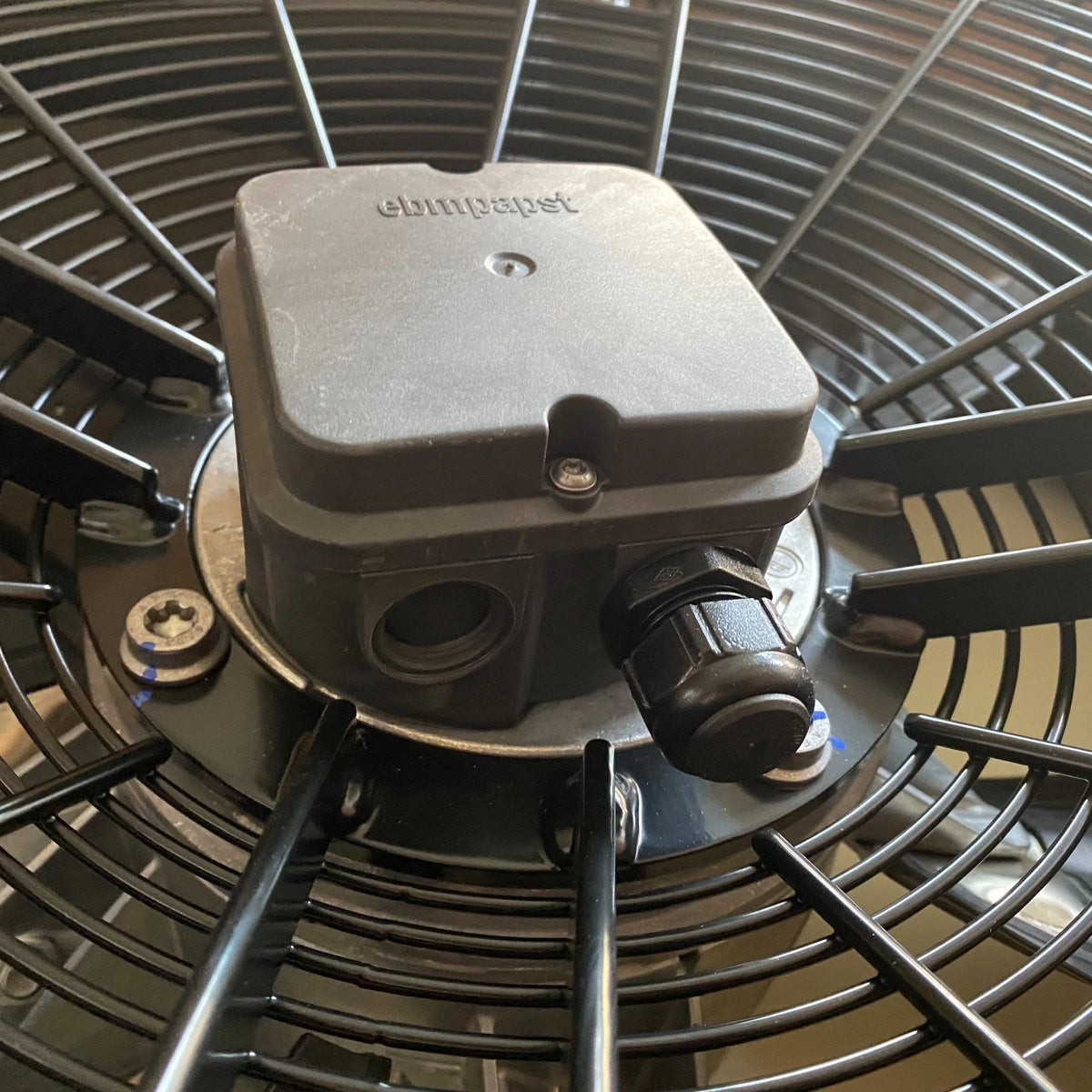 W6D800-GE05-03 Ebmpapst IP54 Axial Fan 400VAC 31.5 in / 800mm 1570W Dry Cooler