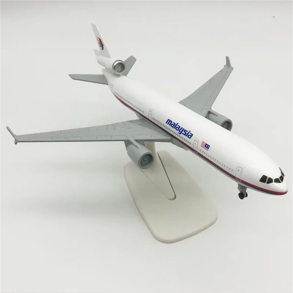1:400 Malaysia MD11 MD-11 Airplane Alloy Model Souvenir Static Display Gift F