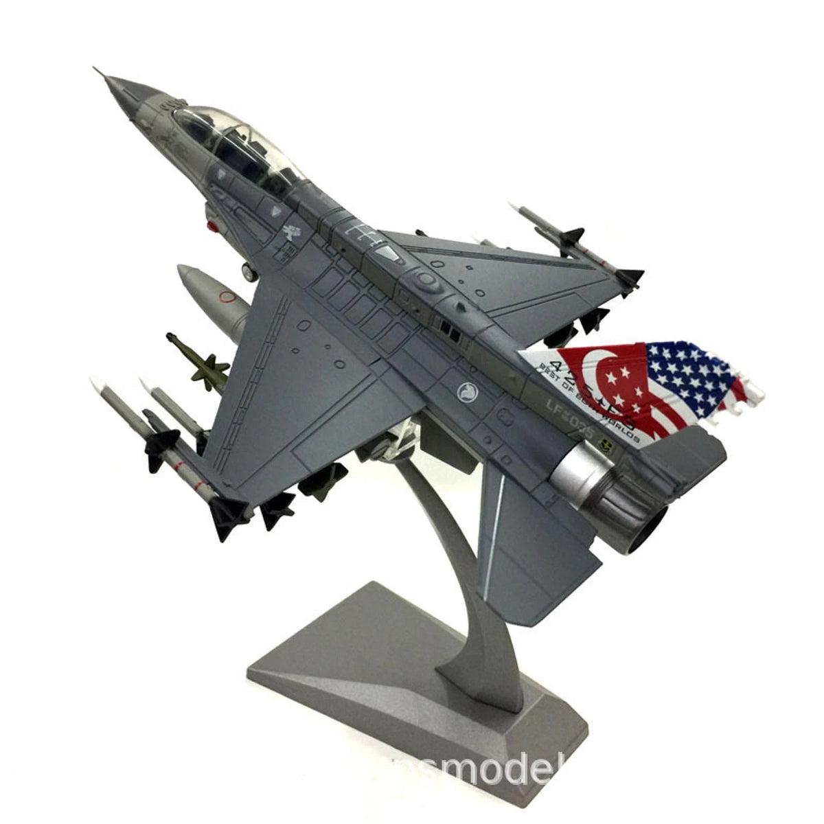 Amer Com 1/72 Singapore Air Force F-16D Fighting Falcon D Block-52 Model Display