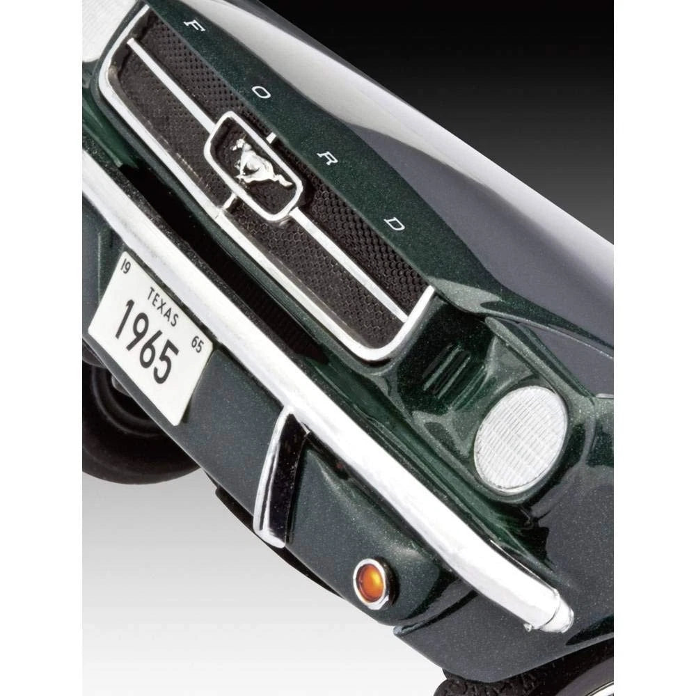 Revell Germany 1965 Ford Mustang 2+2 Fastback Plastic Model 1/25 Scale, Black