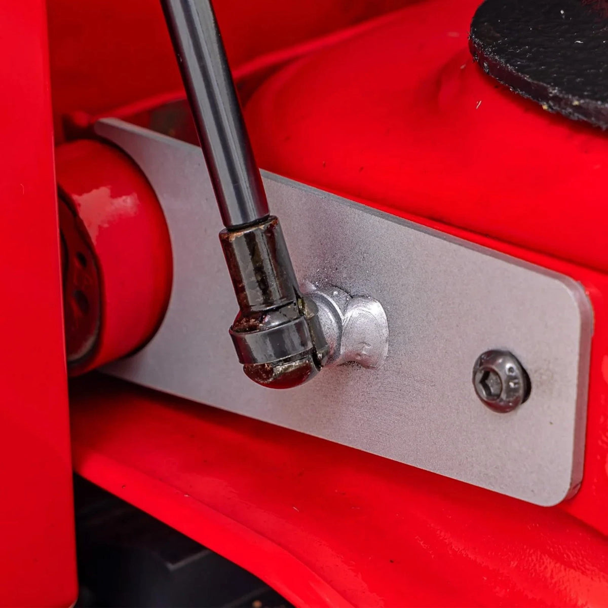 Rough Country Hydraulic Tailgate Assist for Chevy Silverado & GMC Black