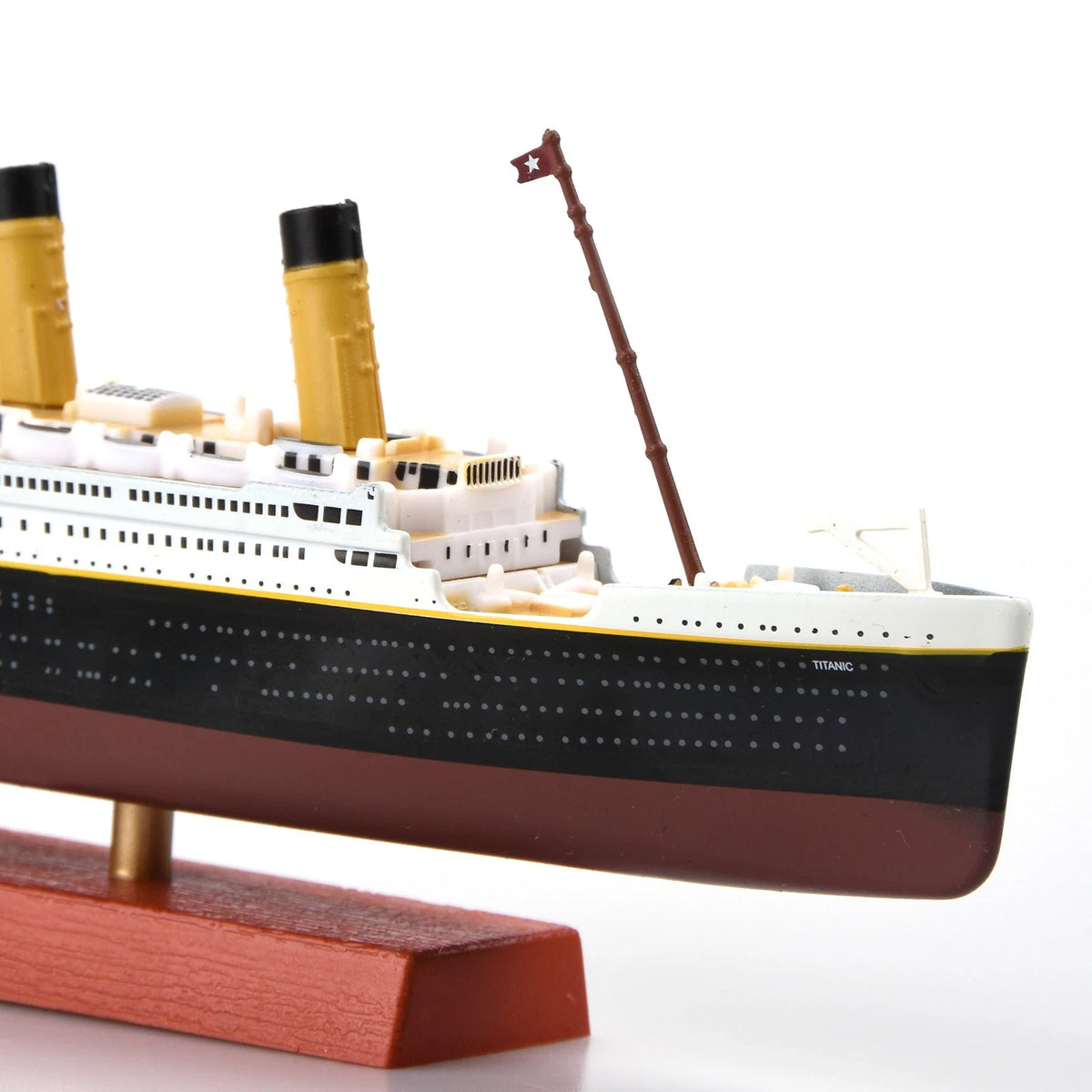 White and Yellow 1/1250 Diecast TITANIC Cruise Ship Boats Boat Alloy Model