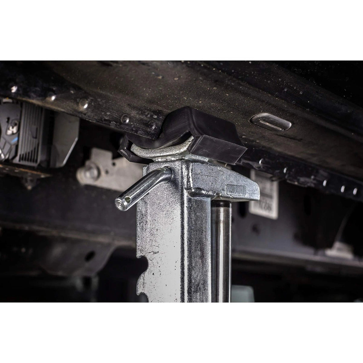 Powerbuilt All-in-One Unijack Pinch Weld Saddle Adapter, Protect Black