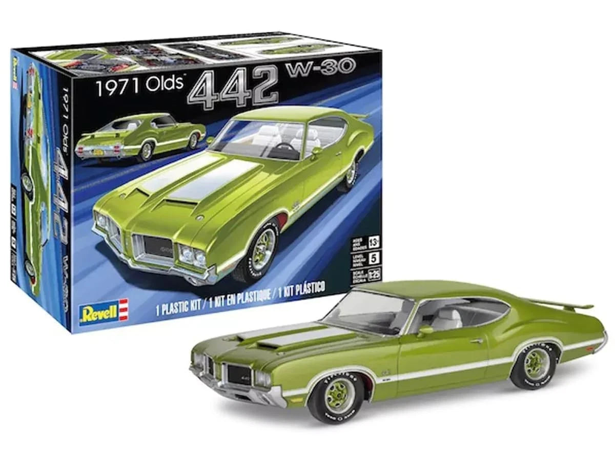 Revell 1971 Olds 442 W-30 1/25 Scale Plastic Model Scale, White